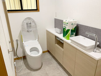 トイレリフォーム 清掃性が上がった、清潔感のあるレストルーム