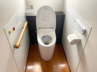 トイレリフォーム 既設の内装や窓を活かしながら、綺麗にした水まわり