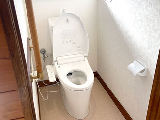 トイレリフォーム 陽の光も映える、明るく清潔なレストルーム