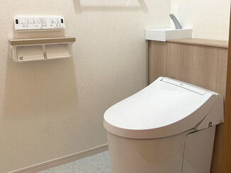 トイレリフォーム スッキリ収納ができるレストルーム＆使いやすいキッチン設備